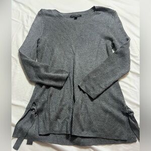 Lightweight gray detailed sweater